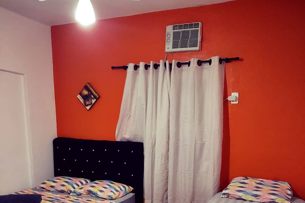 Quarto 01 ( 4 pessoas) | WiFi (free), bed sheets