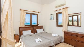 3 chambres, fer et planche à repasser, Wi-Fi, draps fournis
