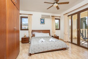 3 habitaciones, tabla de planchar con plancha, wifi y ropa de cama