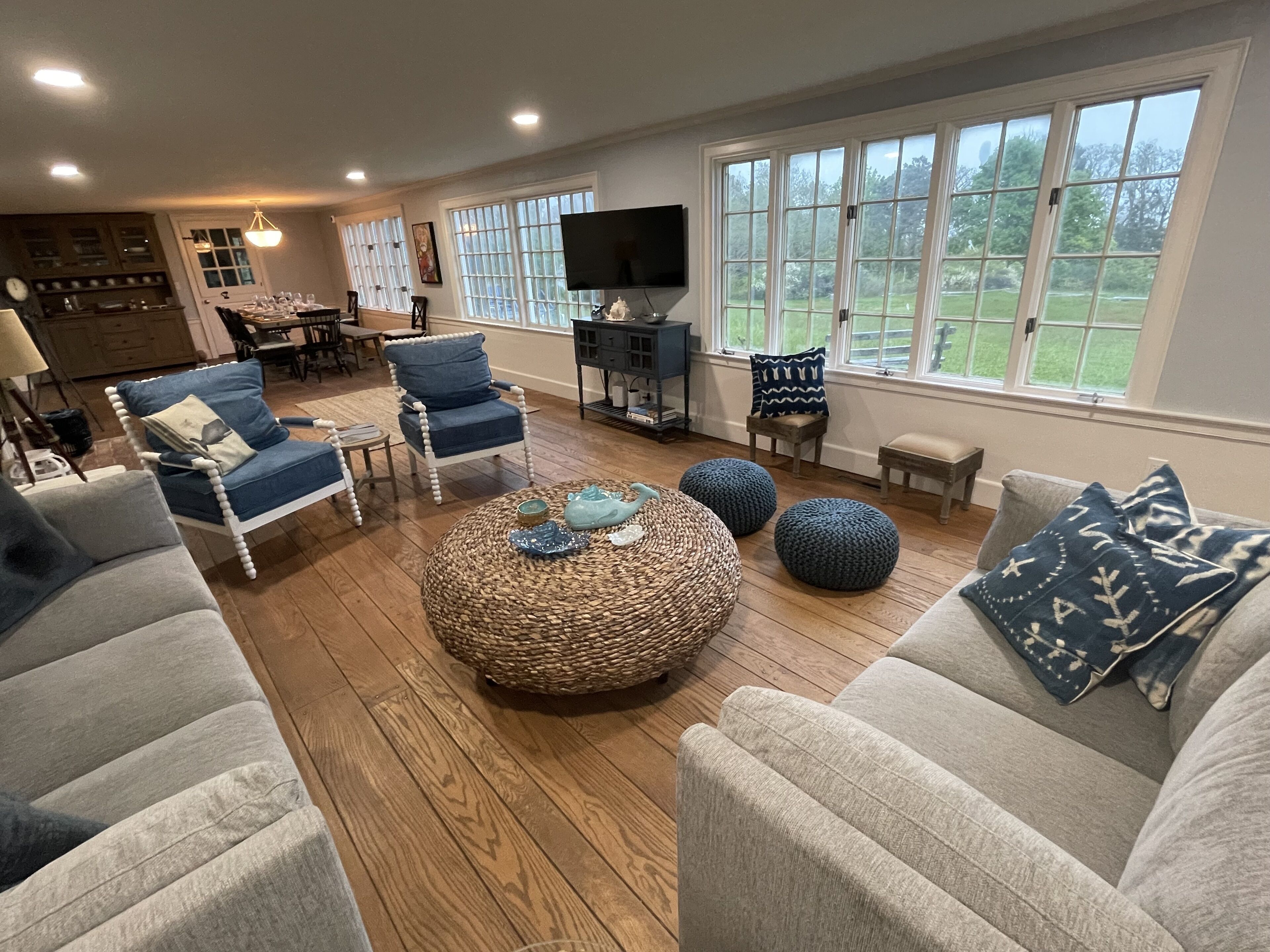 智能電視、壁爐、足球機、乒乓球設施