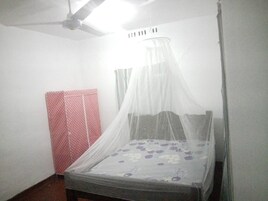 House, 2 Queen Beds | 2 bedrooms, free WiFi, bed sheets