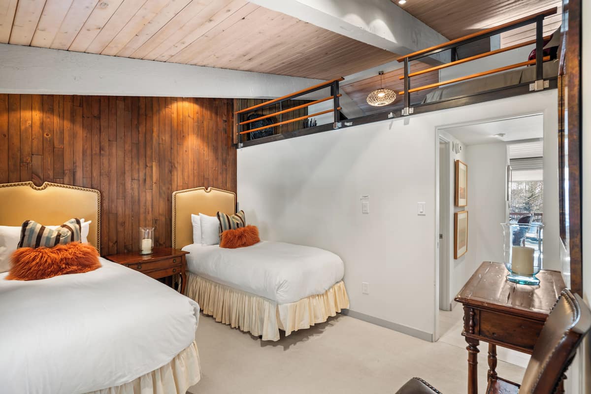 Woodbridge Condo 8C | 2 Schlafzimmer, kostenloses WLAN, Bettwäsche