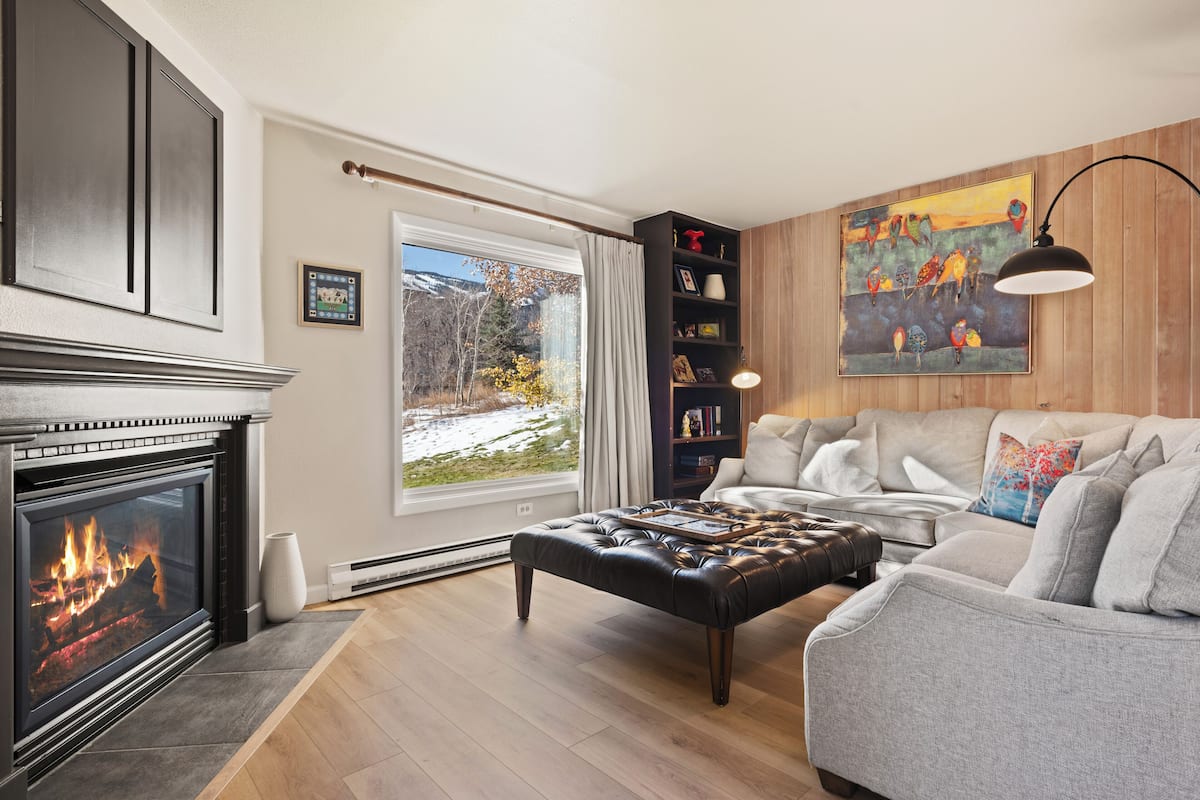 Apartment | Wohnbereich | 40-Zoll-Flachbildfernseher mit Kabelempfang, Fernseher