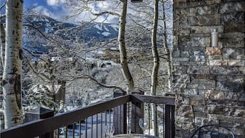 Woodbridge Condo 23C | Terrace/patio