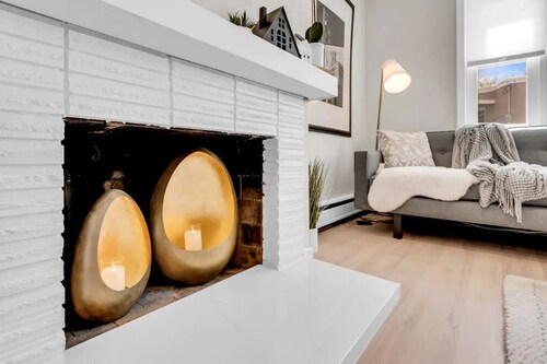 Benelo | Midcentury Modern Single-Level Home, 3 BR