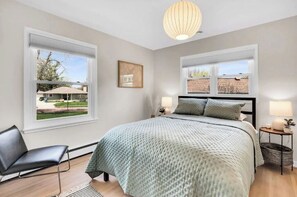 3 bedrooms, desk, iron/ironing board, free WiFi