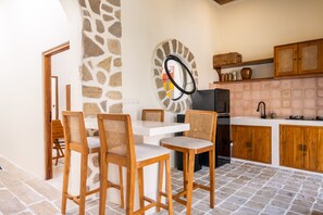 Microwave, coffee/tea maker, toaster, cookware/dishes/utensils - Comfortable 3BR Stylish Private Villa, Canggu (Canggu)