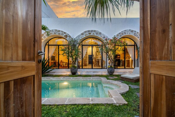 Pool - Comfortable 3BR Stylish Private Villa, Canggu (Canggu)