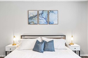 2 habitaciones, escritorio, tabla de planchar con plancha y wifi 