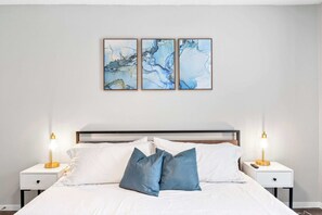 2 slaapkamers, een bureau, een strijkplank/strijkijzer, wifi