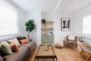 Luxury Apartment, 1 Double Bed | Living area | 43-inch Smart TV with digital channels, TV, Netflix