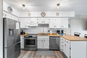 Microwave, coffee/tea maker