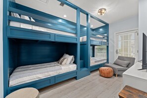3 bedrooms, desk, iron/ironing board, travel crib