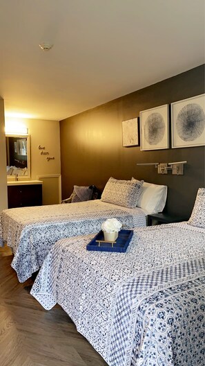 Chambre Deluxe double, Plusieurs lits | Décor unique, ameublement unique