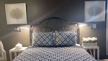 Quarto luxo, 1 cama Queen | Individualmente decorados, individualmente mobiliados