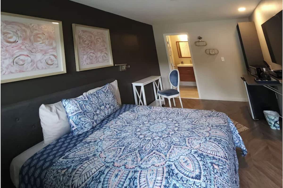 Standard Room | Laptop workspace, WiFi (free), individually decorated