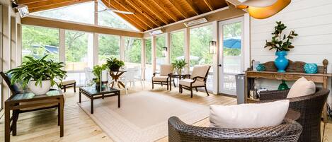 Télévision, cheminée