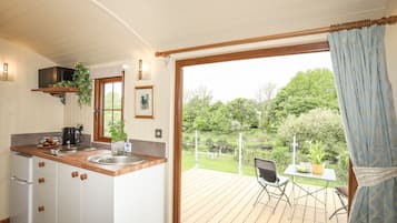 Cottage | Private kitchen | Cookware/dishes/utensils