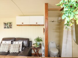 Cottage | 1 bedroom, individually decorated, individually furnished, free WiFi