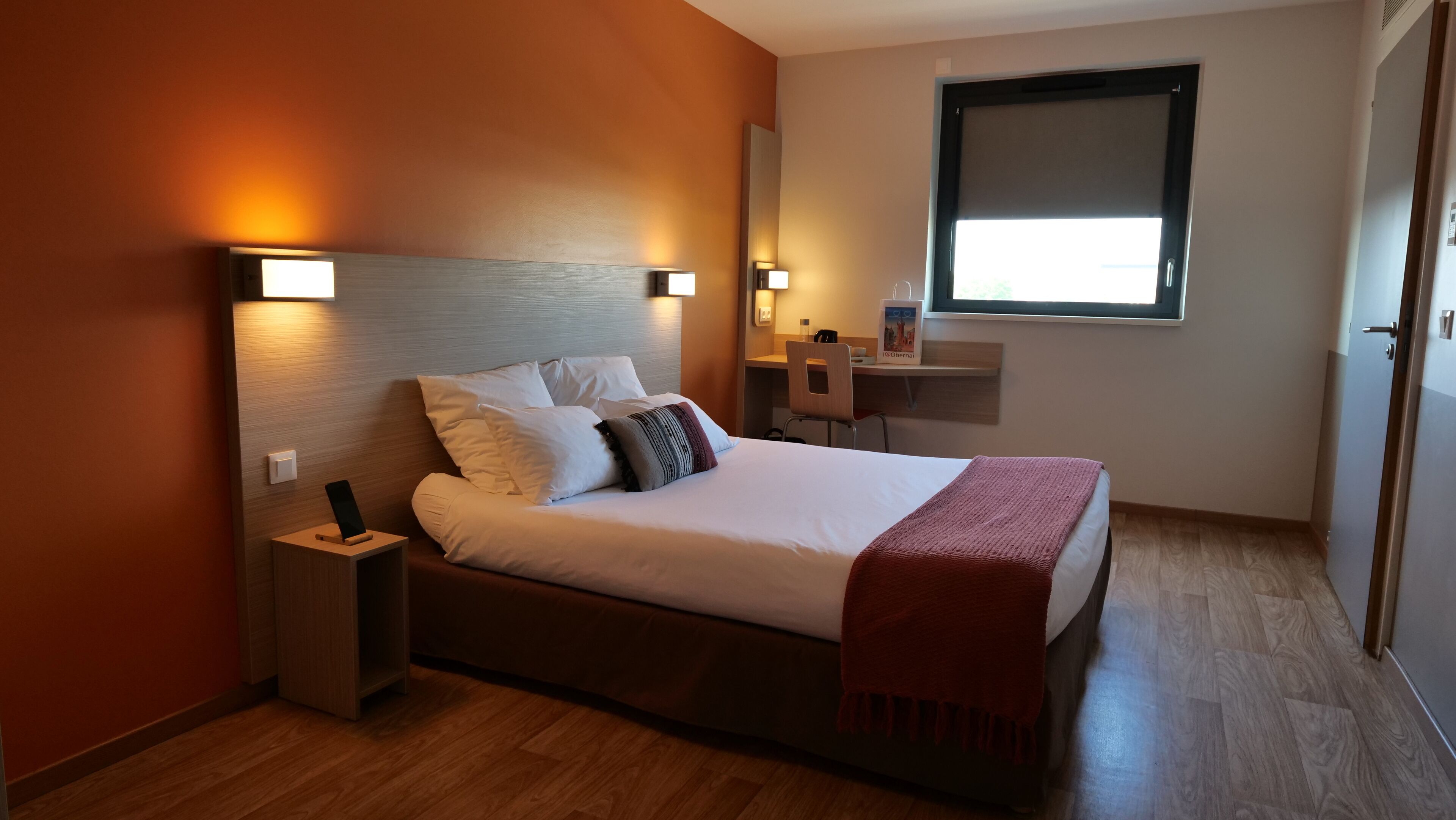 Bureau, chambres insonorisées, Wi-Fi gratuit, draps fournis