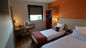Classic Twin Room | Desk, soundproofing, free WiFi, bed sheets - Oneloft Hotel  (Obernai)