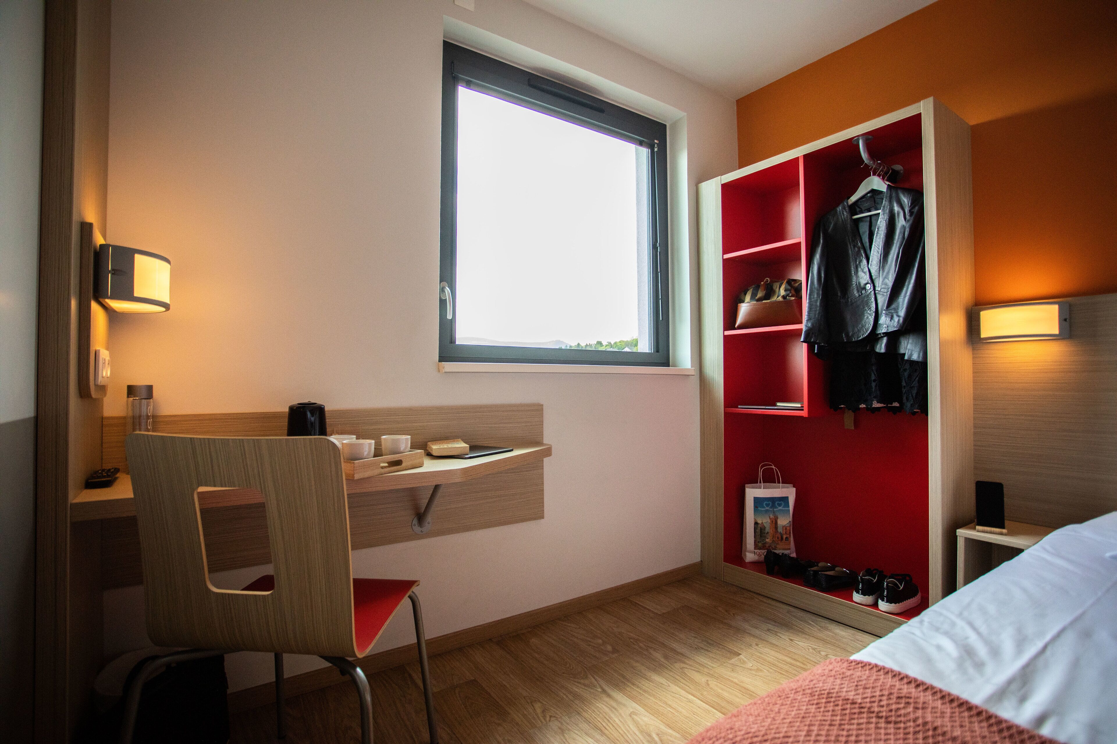 1 bedroom, desk, soundproofing, free wifi