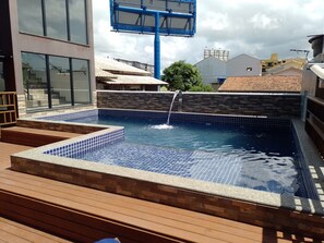 Außenpool, geöffnet von 10:00 Uhr bis 22:00 Uhr, Liegestühle