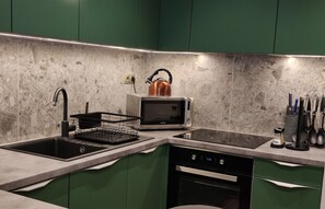 Fridge, microwave, oven, stovetop