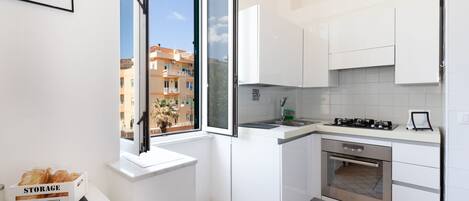 Frigorífic, microones, forn i placa de cuina