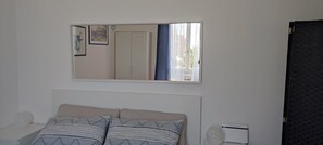 Tabla de planchar con plancha, cuna de viaje y wifi gratis 