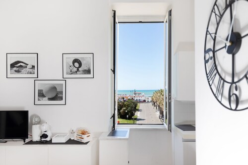 SEA VIEW apartment in the center of Ostia