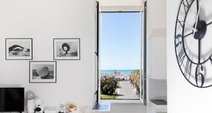 SEA VIEW apartment in the center of Ostia