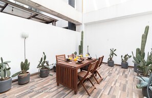 تناول الطعام بالخارج