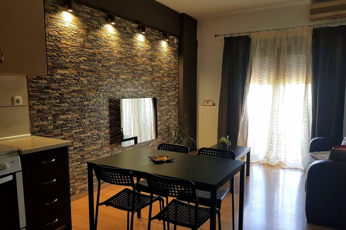 Desk, blackout curtains, soundproofing, free WiFi