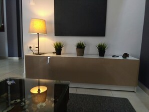 Deluxe Apartment | Living area | Smart TV, pay movies - OLYMPUS HOUSE (Dio-Olympos)