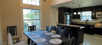 Kika’s House-Lovely 4 Bedroom Home, Entertainment Patio, newly furnished