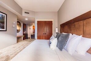 2 habitaciones, tabla de planchar con plancha y cuna de viaje 