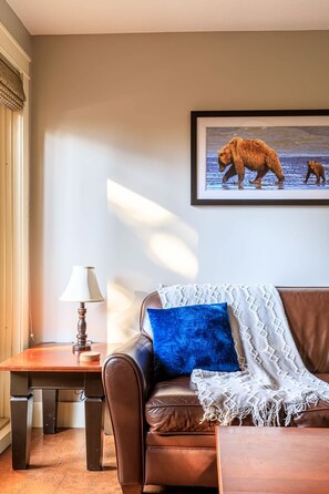 Smart TV, fireplace, books, offices - "Evergreen" at Solara Resort (Canmore)