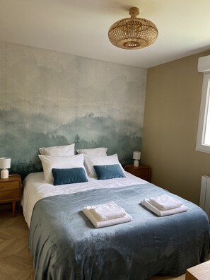 3 chambres, fer et planche à repasser, lit parapluie, Wi-Fi gratuit