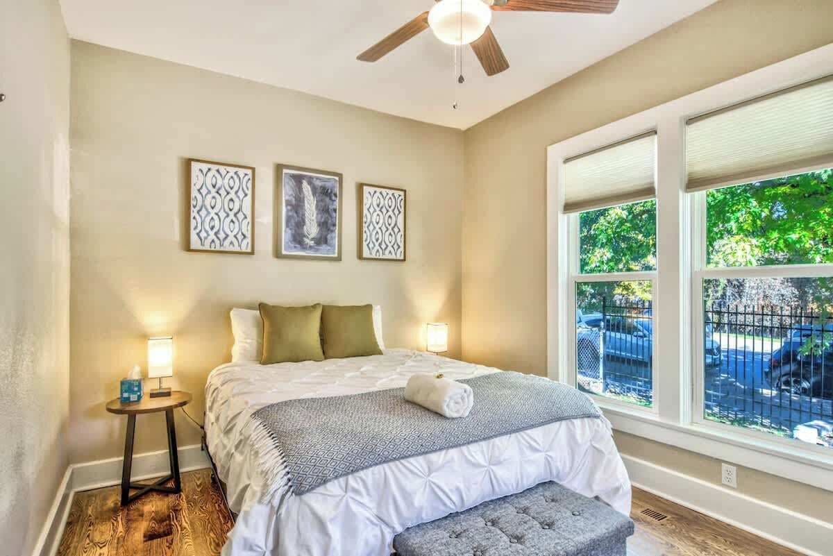 3 bedrooms, iron/ironing board, WiFi, bed sheets