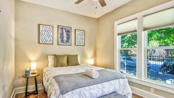 3 bedrooms, iron/ironing board, WiFi, bed sheets