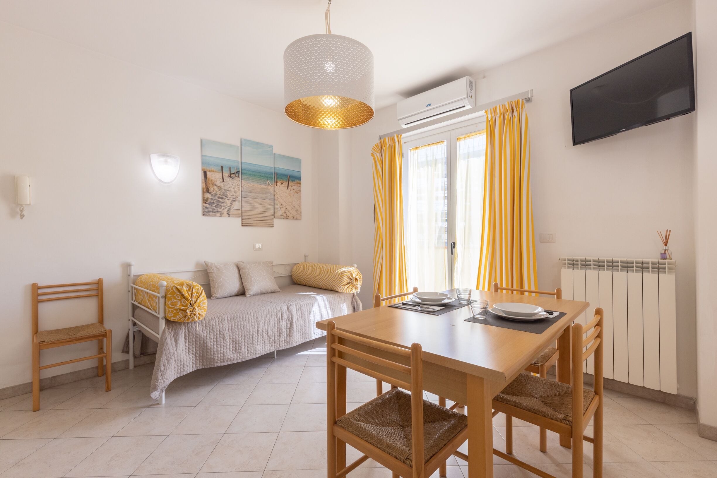 Standard Apartment Gelsomino | Wohnbereich | 32-Zoll-Fernseher mit Satellitenempfang