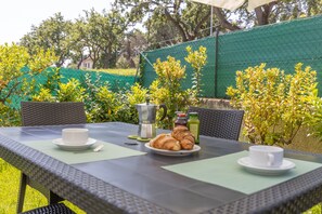 1 chambre, rideaux occultants, lits bébé (gratuits), lit parapluie