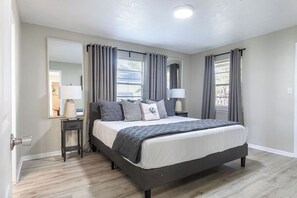 3 chambres, bureau, fer et planche à repasser, accès au Wi-Fi (inclus)