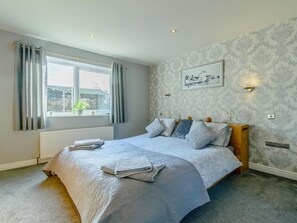 4 bedrooms, iron/ironing board, free WiFi, bed sheets - NO LONGER AVAILABLE (HULL)