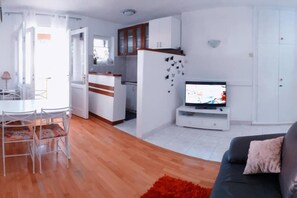 Living area - 3 minutes to the Diocletian's Palace! Two bedroom cosy apartment (Split)
