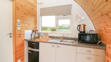 Cottage | Private kitchen | Fridge, electric kettle, cookware/dishes/utensils