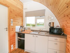 Casa de campo | Cozinha privada | Geladeira, chaleira elétrica, talheres/pratos/utensílios de cozinha