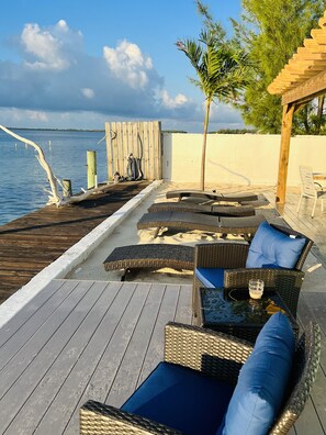 المنطقة المحيطة بالمنشأة