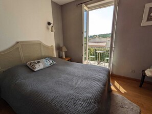 4 habitaciones, tabla de planchar con plancha y wifi gratis 